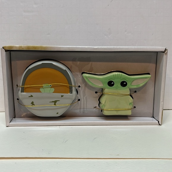NEW! Disney+ Star Wars Mandalorian BABY YODA GROGU Salt & Pepper SHAKERS Disney - Picture 3 of 10